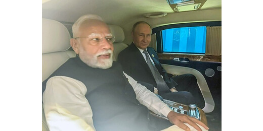पीएम मोदी और पुतिन का याराना, द्विपक्षीय बैठक के लिए एक ही कार में पहुंचे